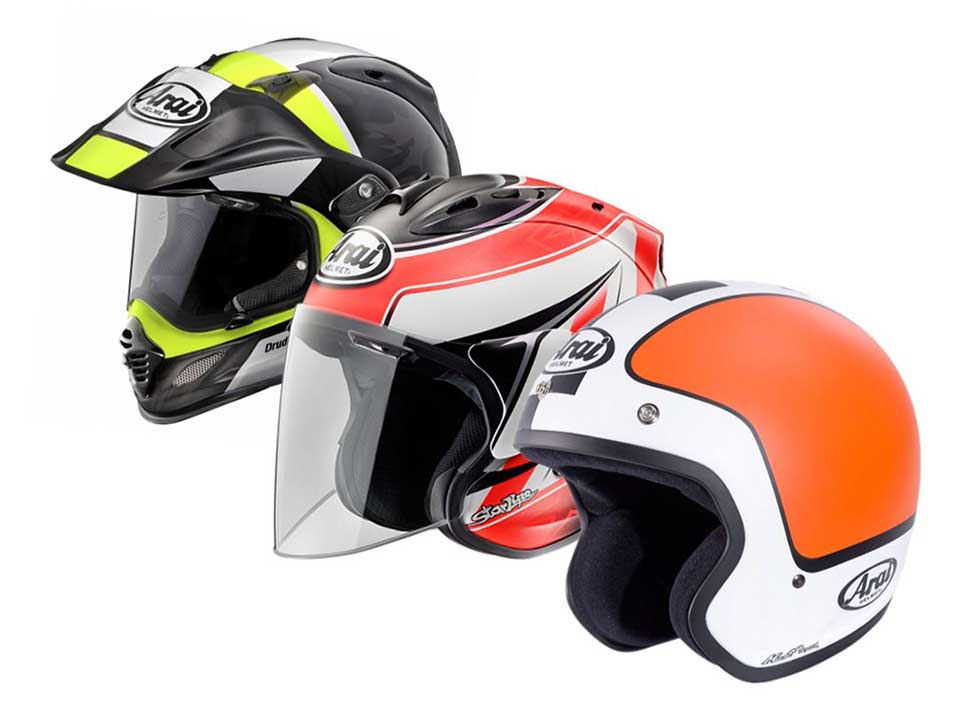 kolme eri mallista kypärää