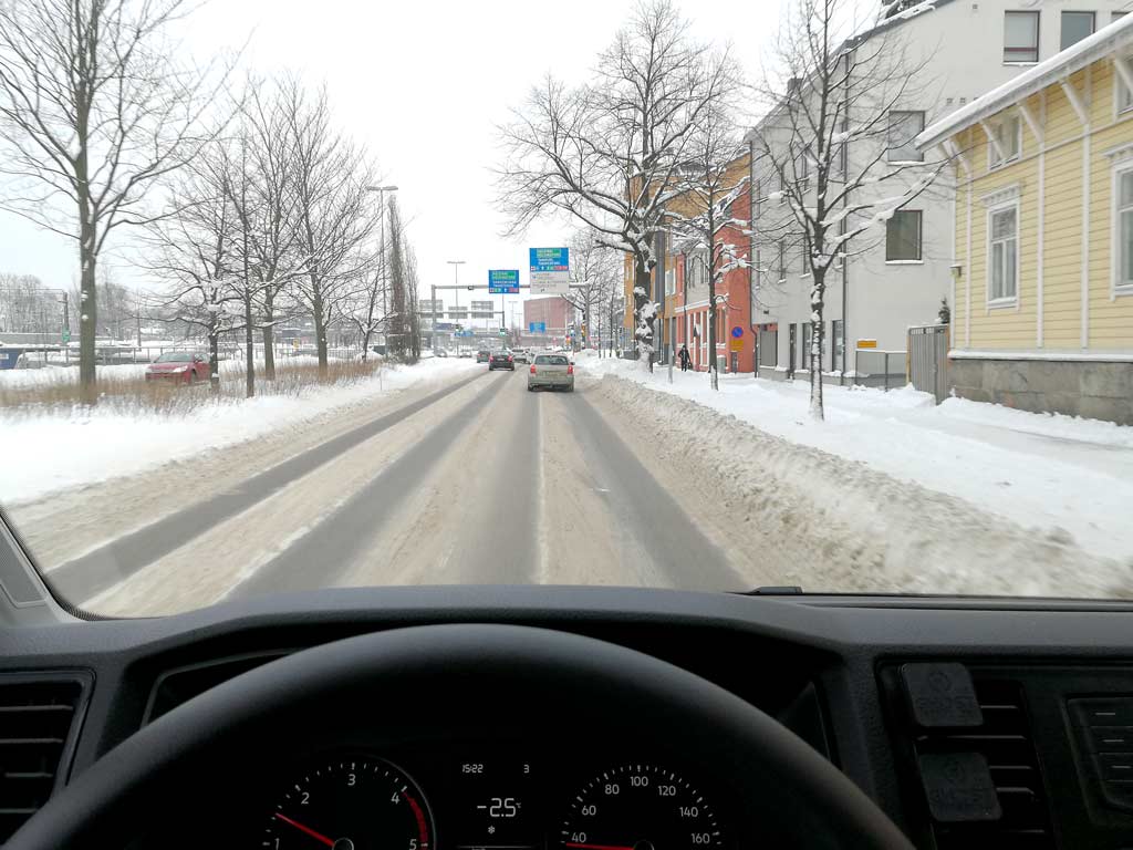 näkymä kuskin paikalta liikenteessä