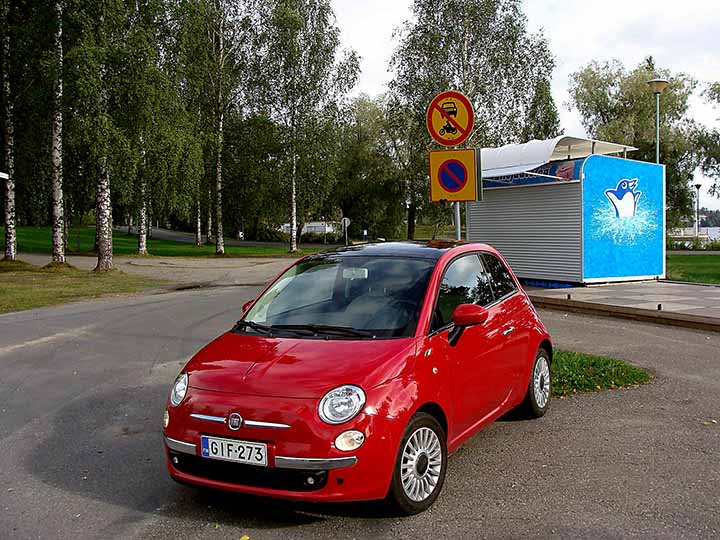 pysäköity auto